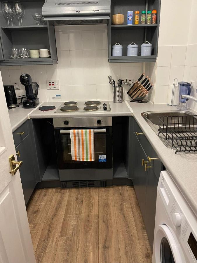 Stunning Studio Flat - Free Parking - 3 Min From Sutton Station Apartment Екстериор снимка